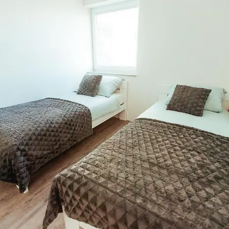 Sunny Oak Estate Apartamento Mengeš