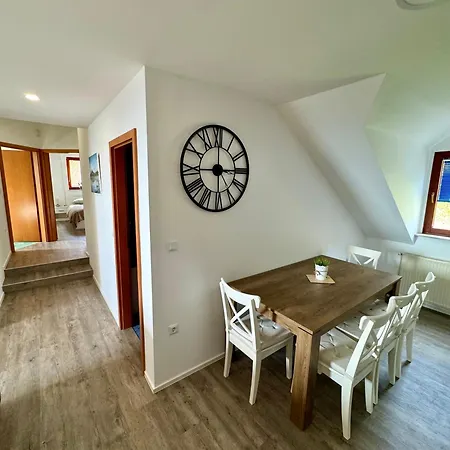 Sunny Oak Estate Apartmán Mengeš